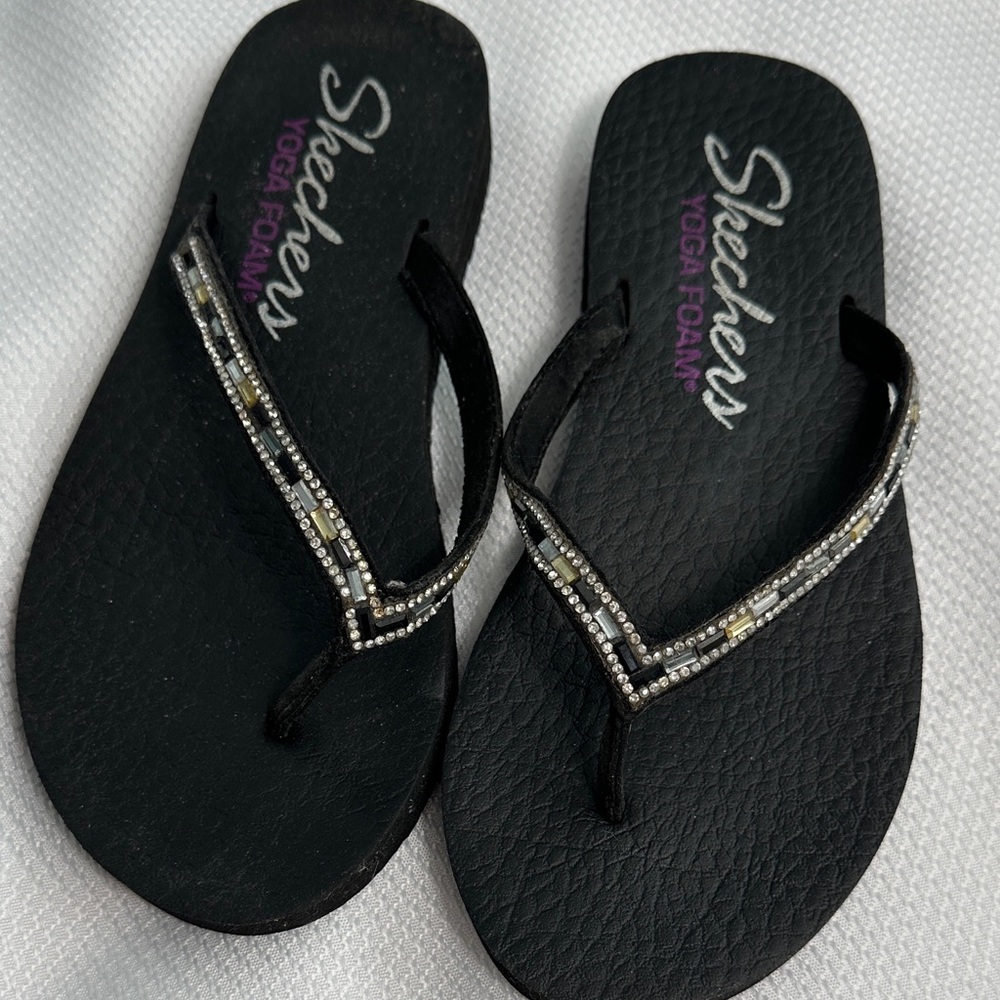 Skechers flips flops with bling
